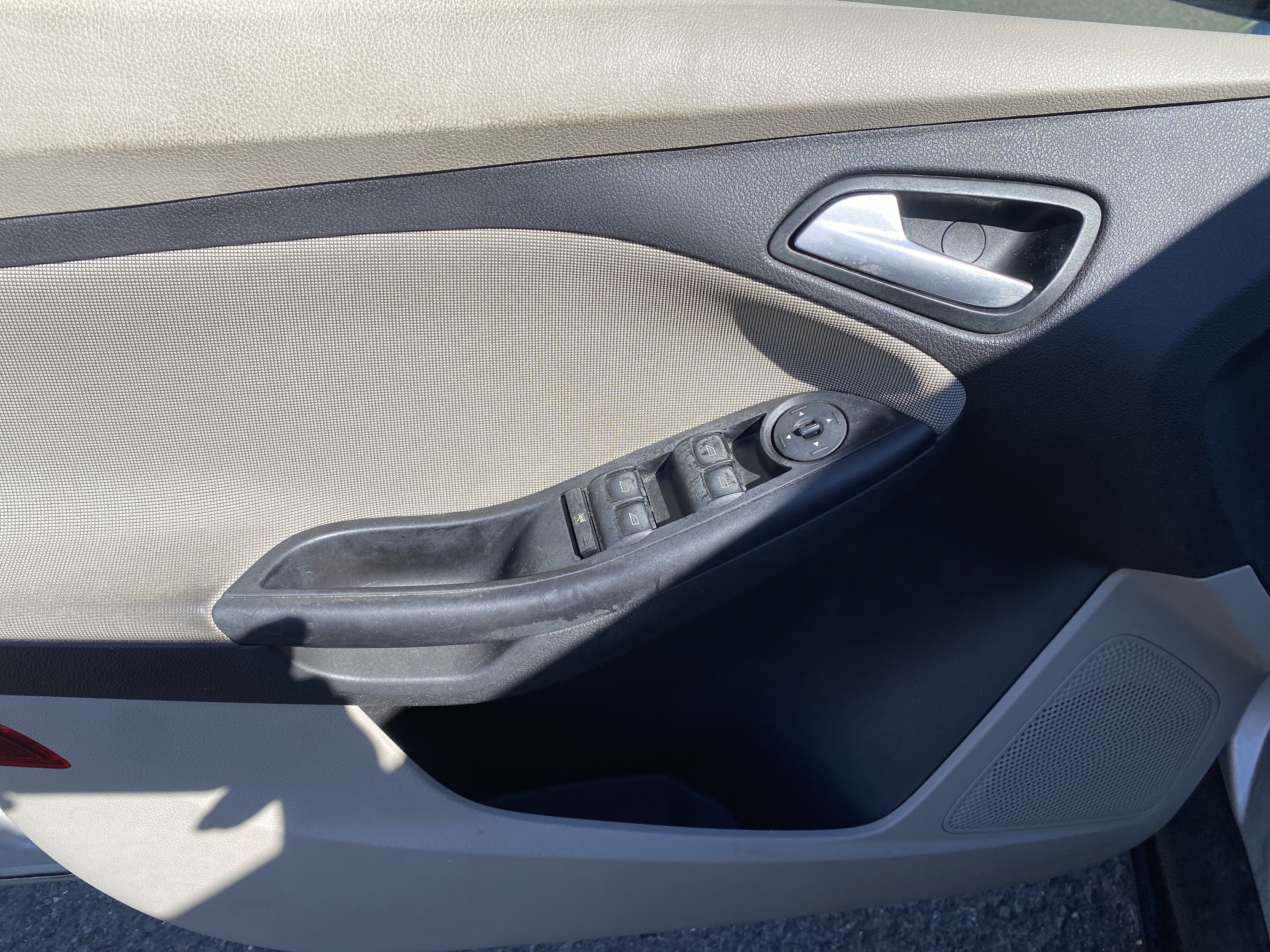 Used 2013 Ford Focus SE w/ SE Winter Pkg FWD image 13