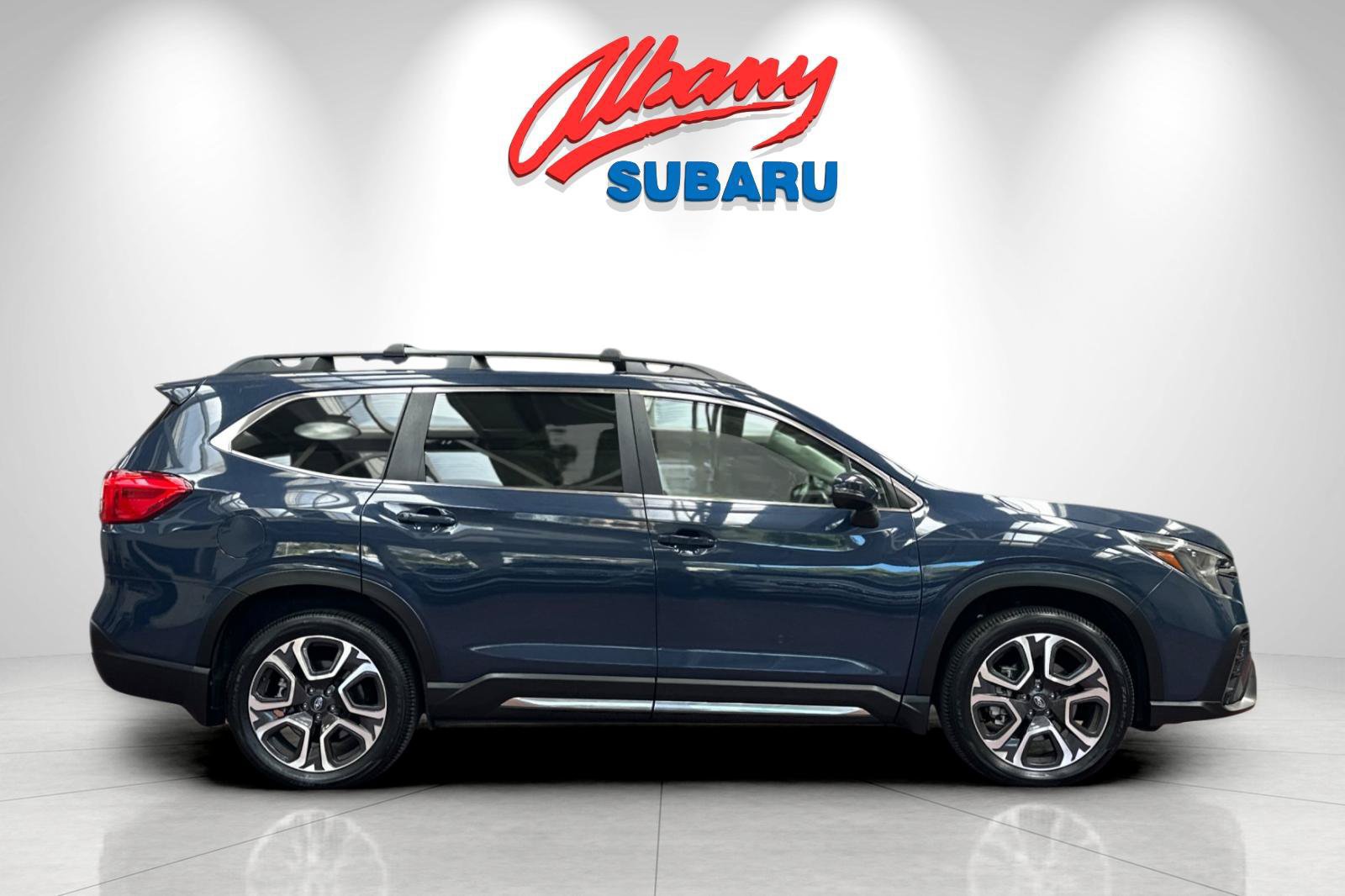 Used 2023 Subaru Ascent Limited w/ Popular Package #2A AWD/4WD image 3