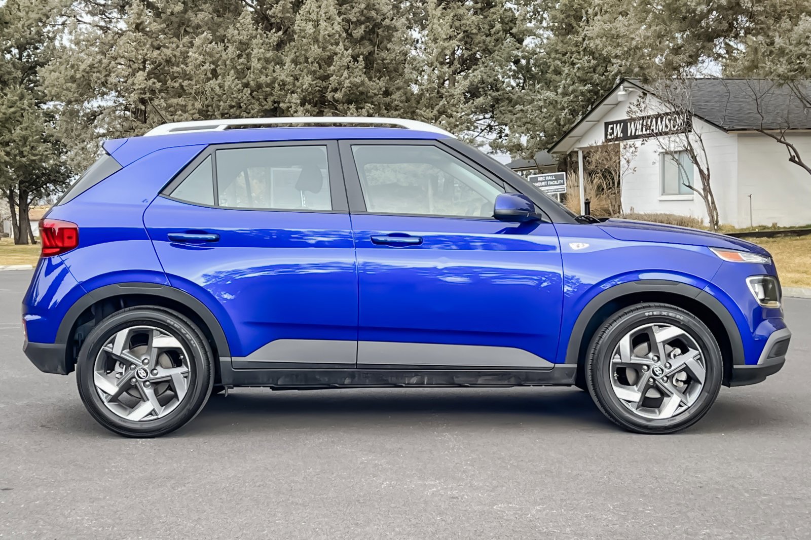 Certified 2025 Hyundai Venue SEL image 3