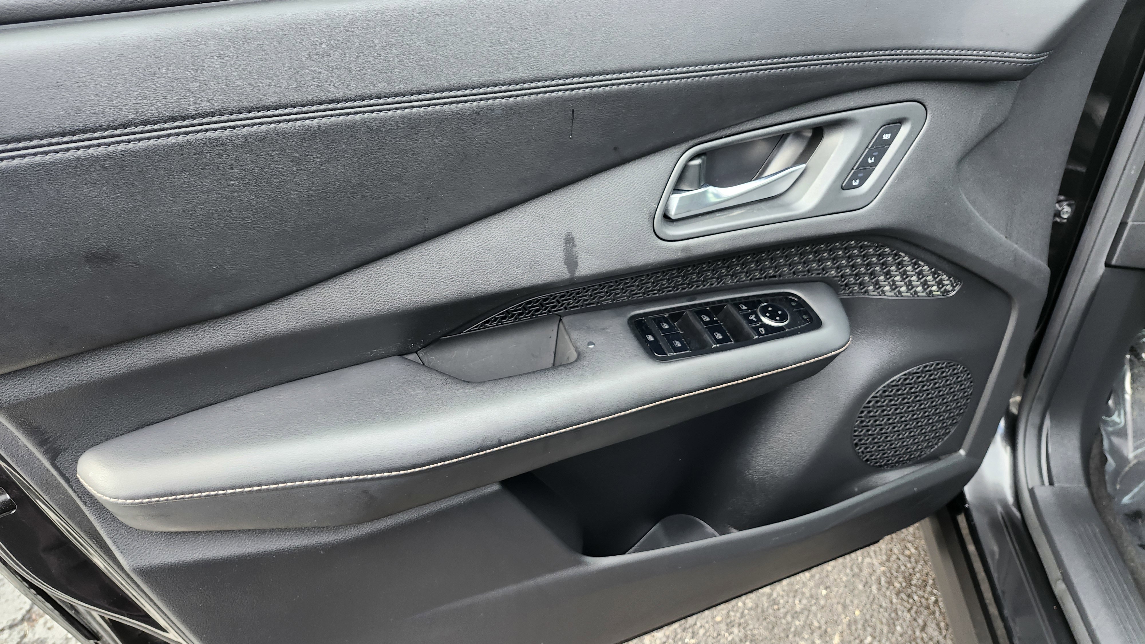 Used 2023 Nissan Ariya FWD image 28