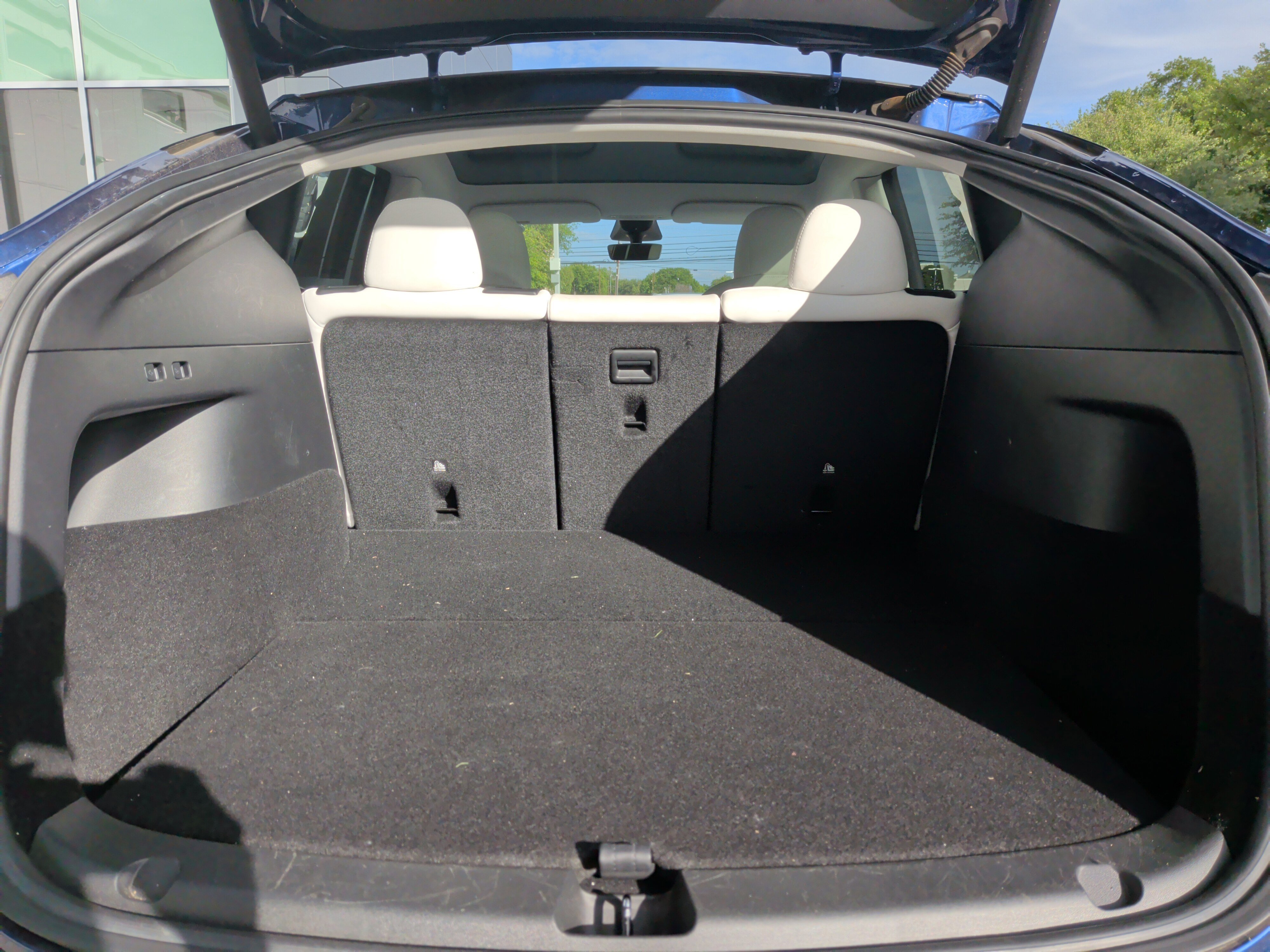 Used 2022 Tesla Model Y Long Range AWD/4WD image 32