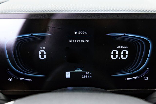 Used 2024 Kia Niro LX image 16