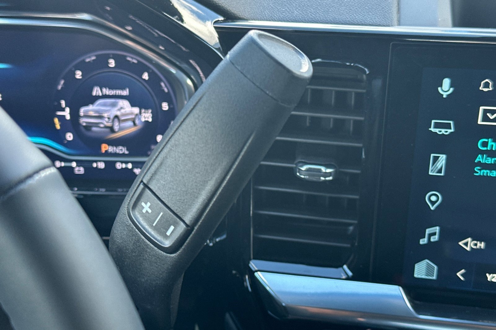 Used 2025 Chevrolet Silverado 1500 LT image 32