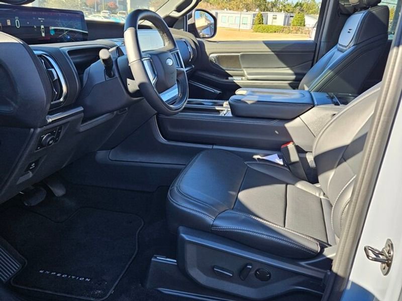 New 2025 Ford Expedition Platinum w/ Stealth Performance Package image 4