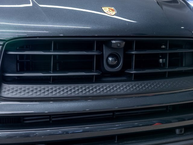 Certified 2025 Porsche Macan image 20