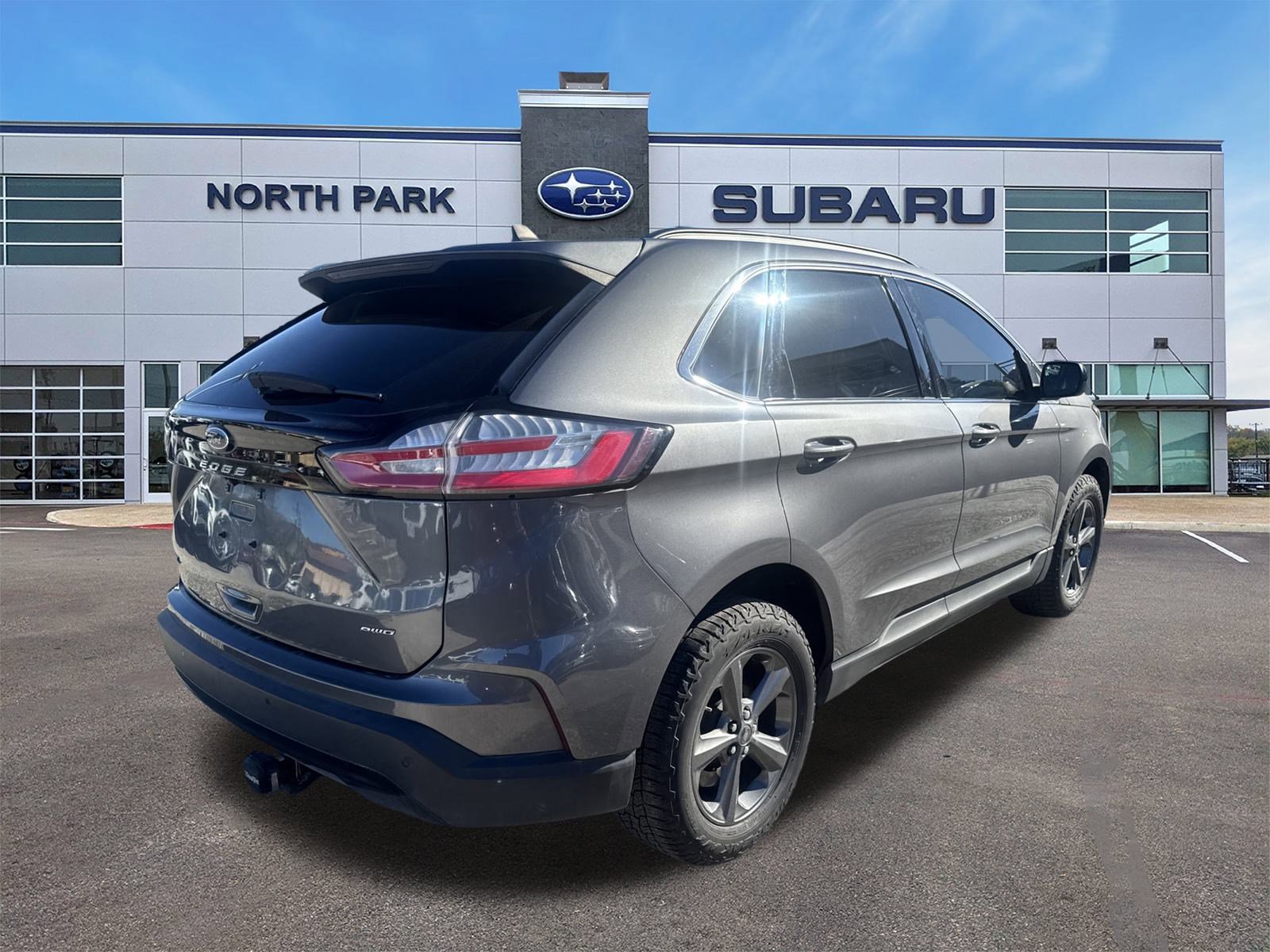 Used 2022 Ford Edge SEL w/ Sport Appearance Package image 3