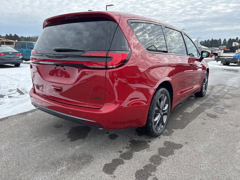 New 2026 Chrysler Pacifica Select image 3