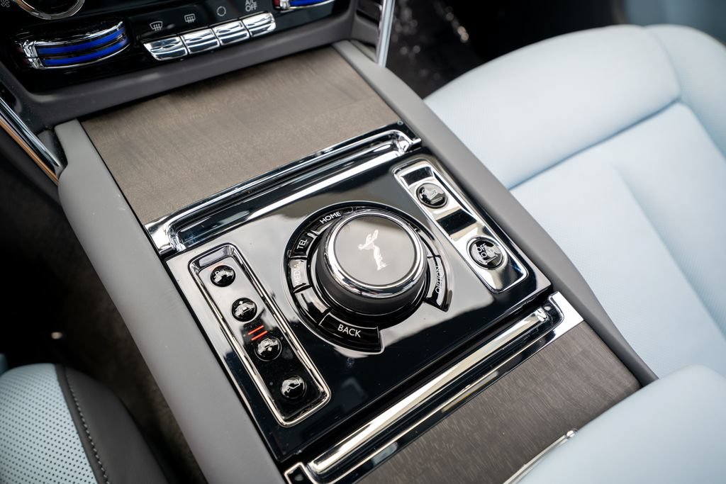 Used 2025 Rolls-Royce Cullinan AWD/4WD image 44