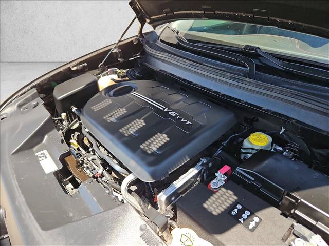 Used 2017 Jeep Cherokee Trailhawk AWD/4WD image 23