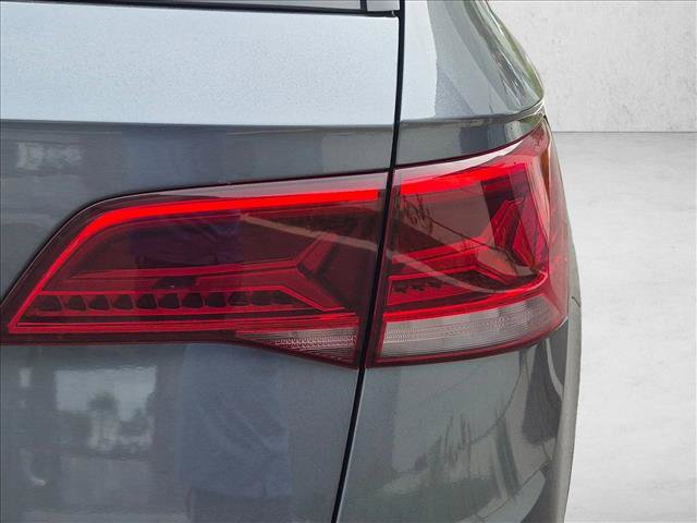 Used 2024 Volkswagen Taos SE w/ Panoramic Sunroof Package FWD image 5