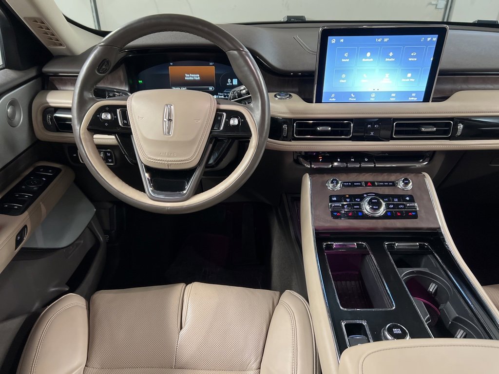 Used 2020 Lincoln Aviator Reserve w/ Equipment Group 202A image 8