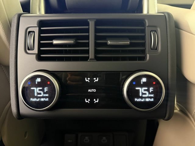 Certified 2025 Land Rover Discovery Dynamic SE AWD/4WD image 29