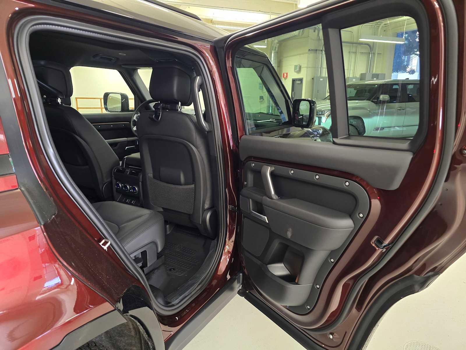 New 2026 Land Rover Defender 130 X-Dynamic SE image 14