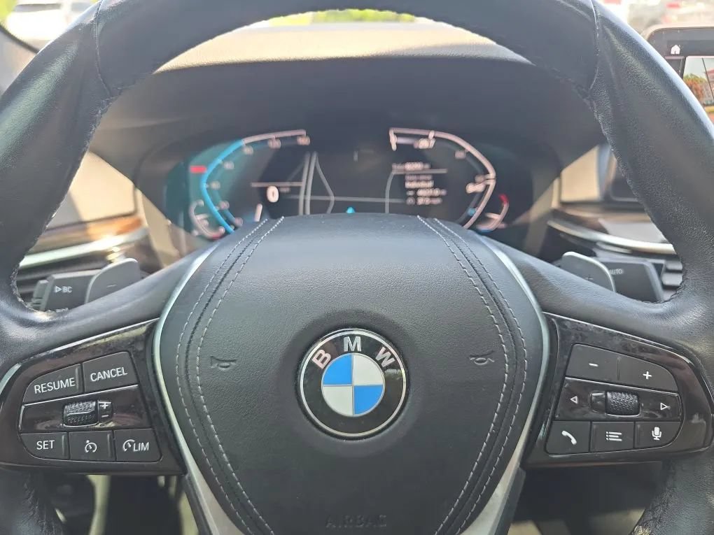 Used 2021 BMW 530i w/ Premium Package RWD image 17