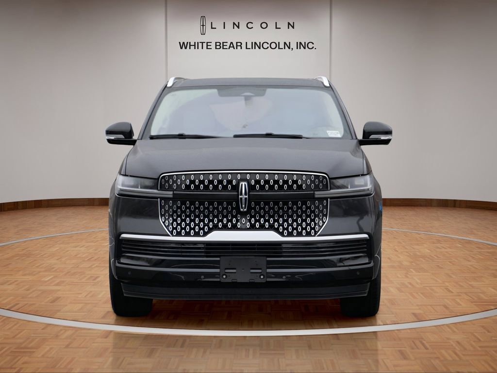 Used 2025 Lincoln Navigator Reserve image 2