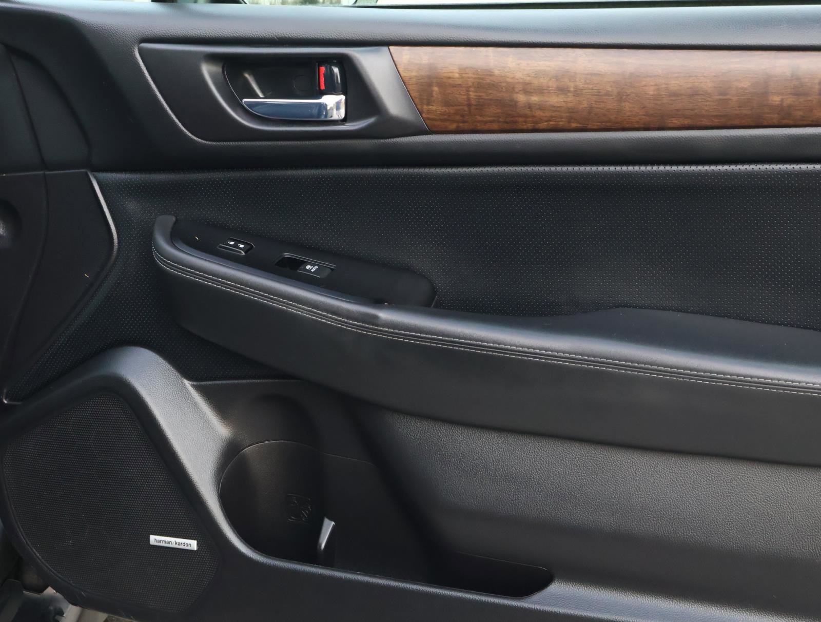 Used 2017 Subaru Outback 3.6R Limited image 17