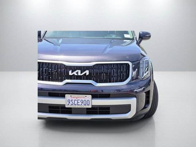 Used 2025 Kia Telluride LX FWD image 2