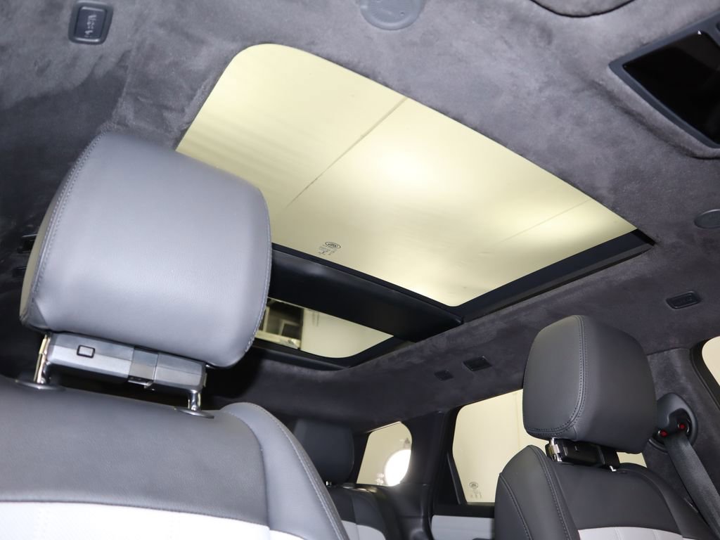 Certified 2023 Land Rover Range Rover Evoque R-Dynamic SE image 18