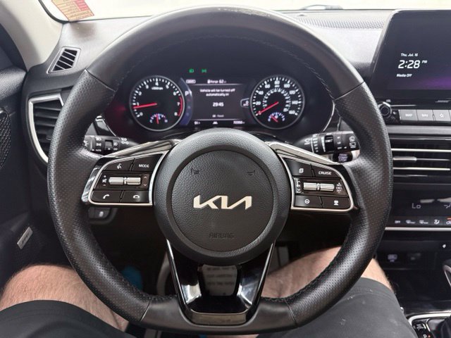 Used 2023 Kia Seltos SX w/ SX Sunroof Package AWD/4WD image 24