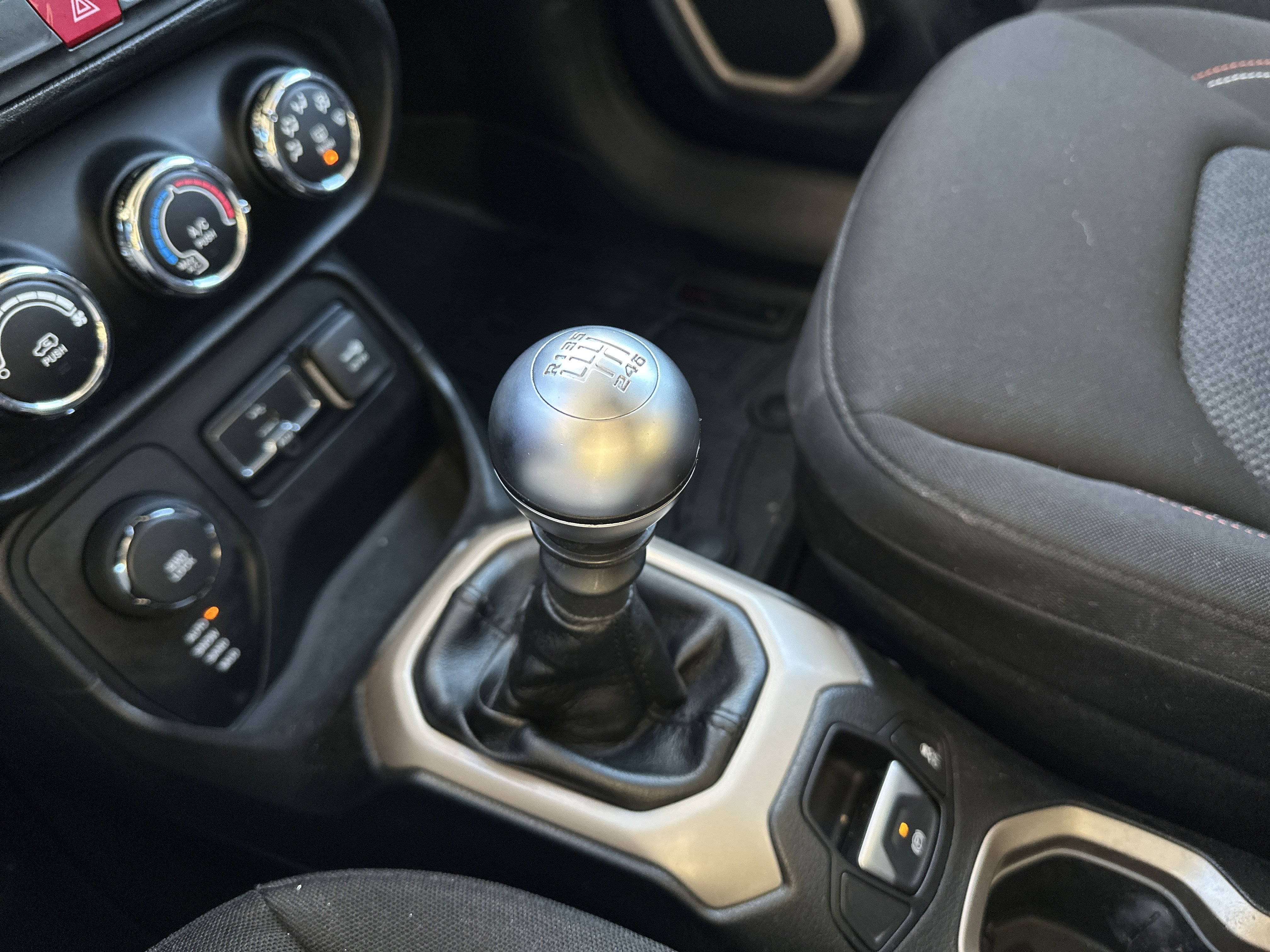 Used 2016 Jeep Renegade 75th Anniversary image 22