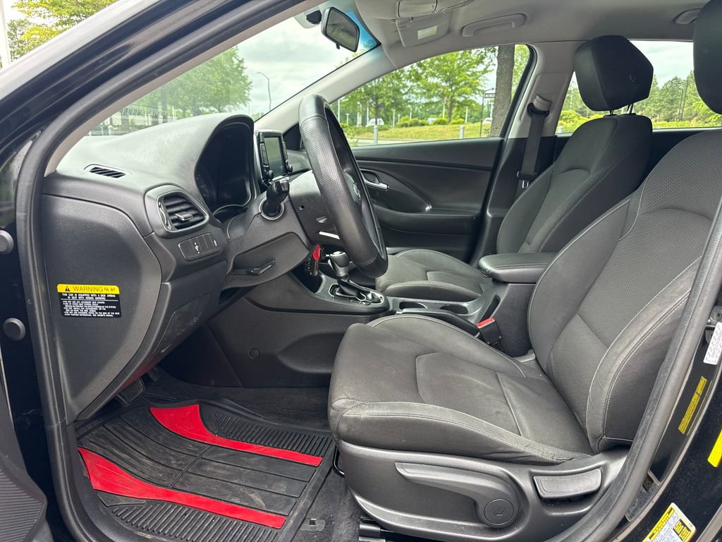 Used 2019 Hyundai Elantra GT FWD image 12