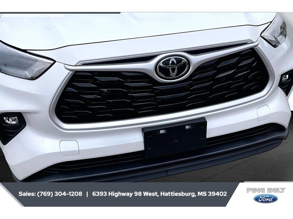 Used 2023 Toyota Highlander XLE FWD image 5