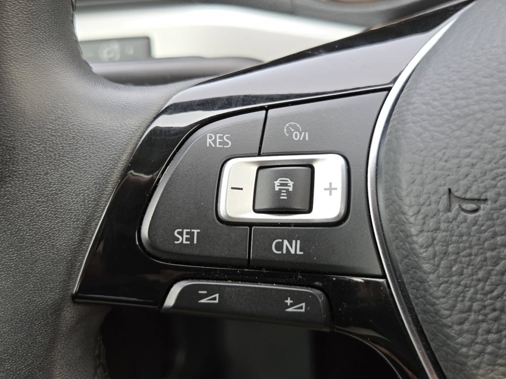 Used 2021 Volkswagen Passat 2.0T SE FWD image 10