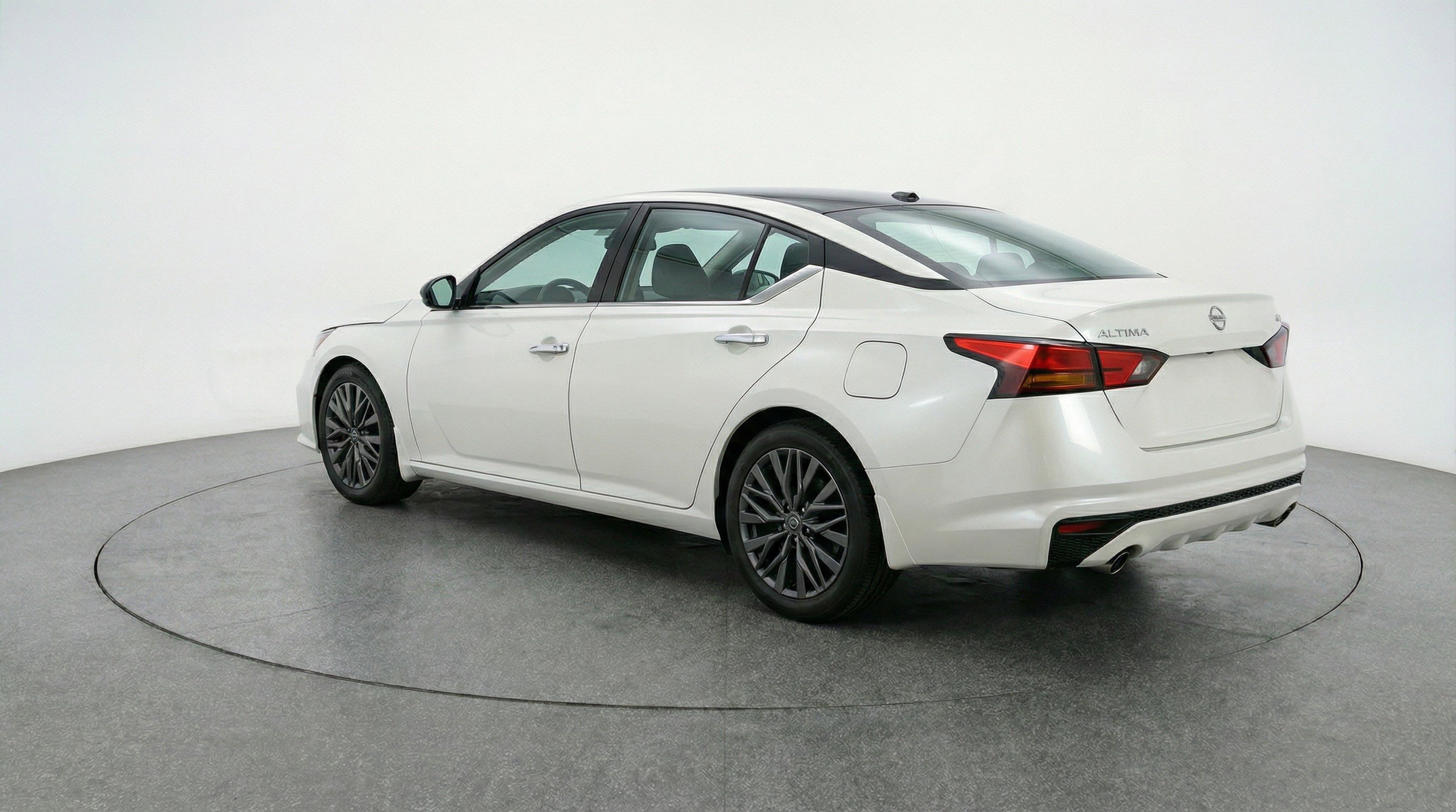 Used 2025 Nissan Altima 2.5 SV image 6