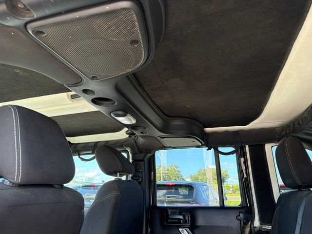 Used 2015 Jeep Wrangler Unlimited Rubicon w/ Dual Top Group AWD/4WD image 18