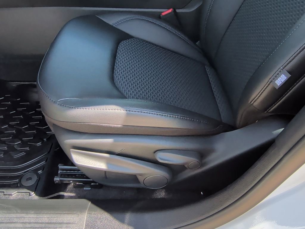 New 2026 Jeep Compass Latitude image 13