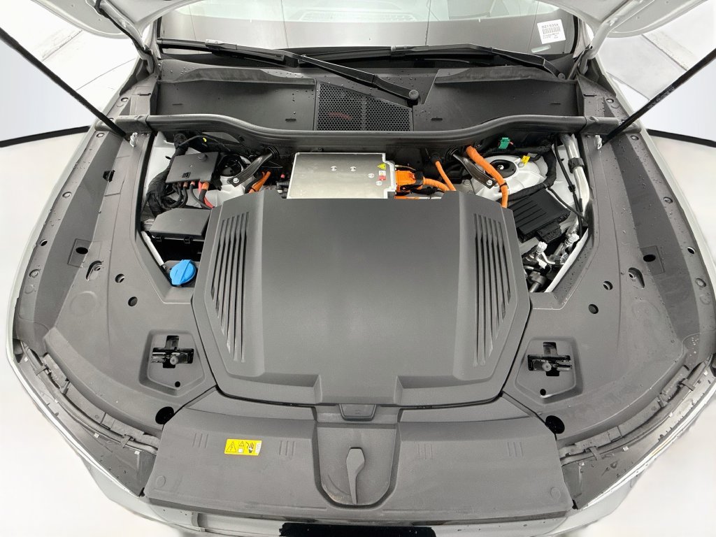 Certified 2024 Audi Q8 e-tron Prestige AWD/4WD image 28