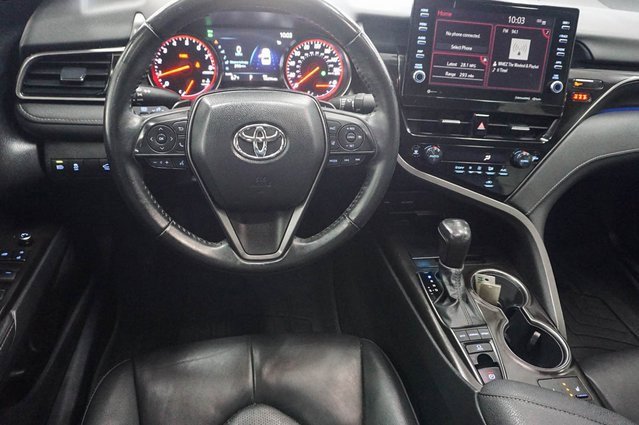 Used 2022 Toyota Camry XSE image 9