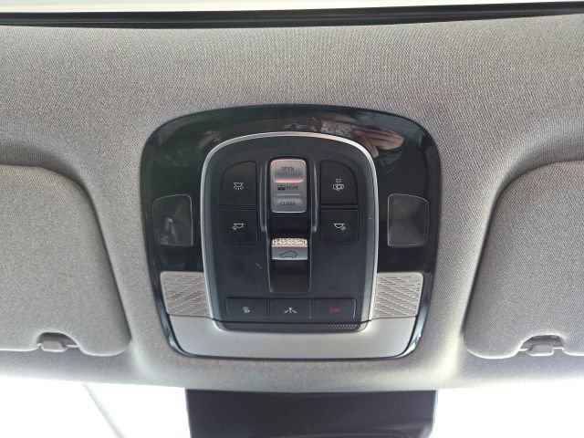 Used 2021 Hyundai Palisade Limited w/ Winter Package image 16