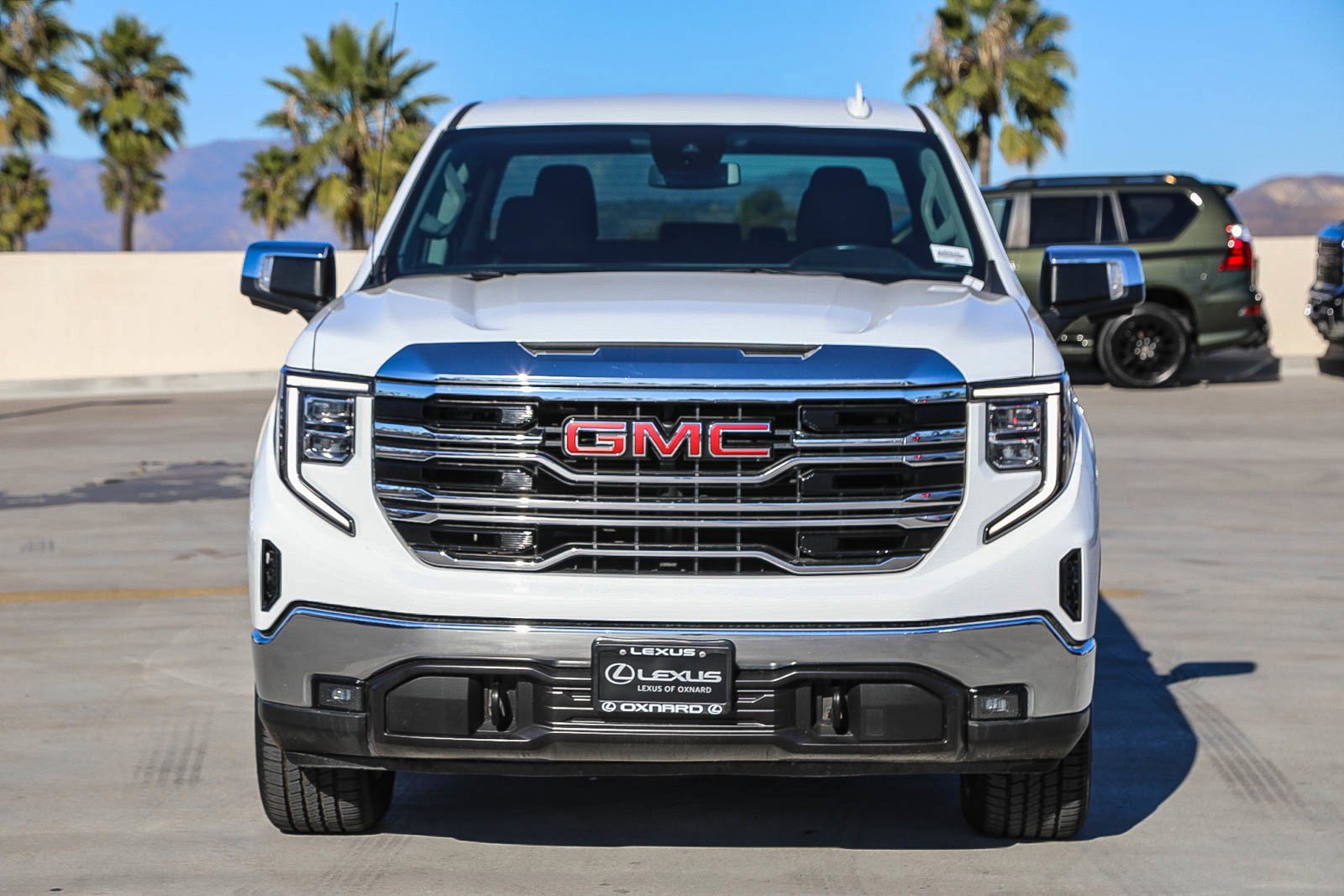 Used 2022 GMC Sierra 1500 SLT image 2
