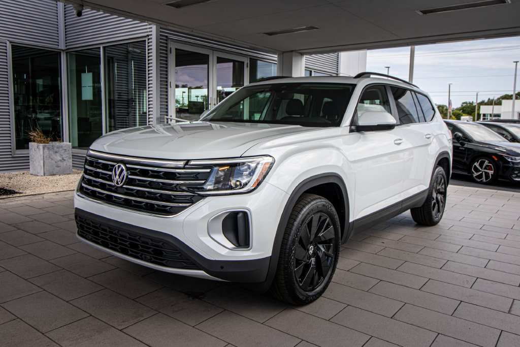 New 2026 Volkswagen Atlas SE FWD image 12