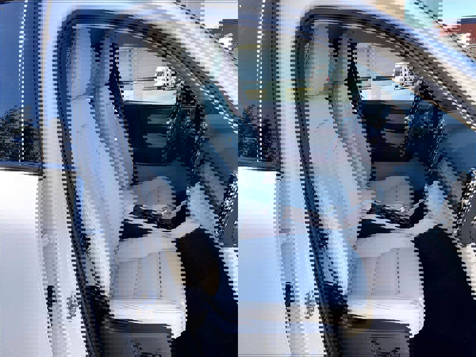 New 2026 Volvo XC40 B5 Plus w/ Protection Package Premier image 31