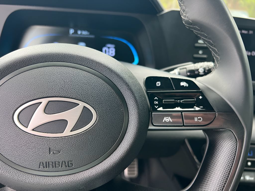Used 2025 Hyundai Elantra Sport FWD image 23