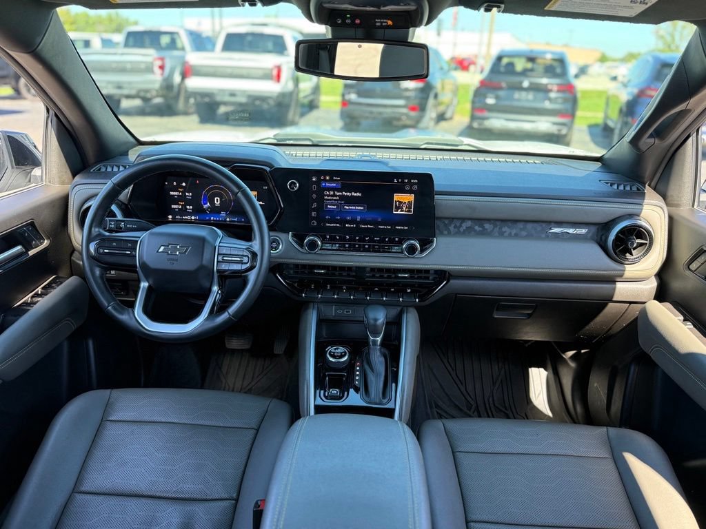 Used 2023 Chevrolet Colorado ZR2 w/ ZR2 Convenience Package III AWD/4WD image 2