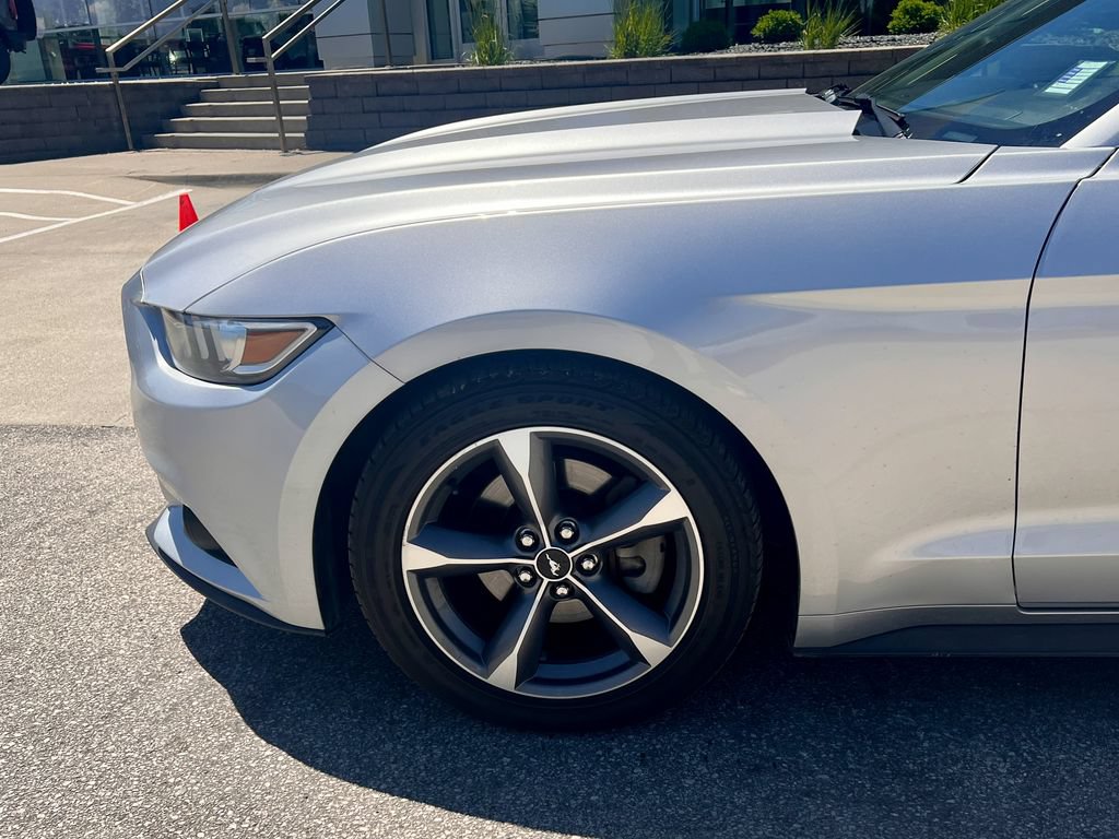 Used 2015 Ford Mustang Convertible w/ Equipment Group 051A RWD image 25