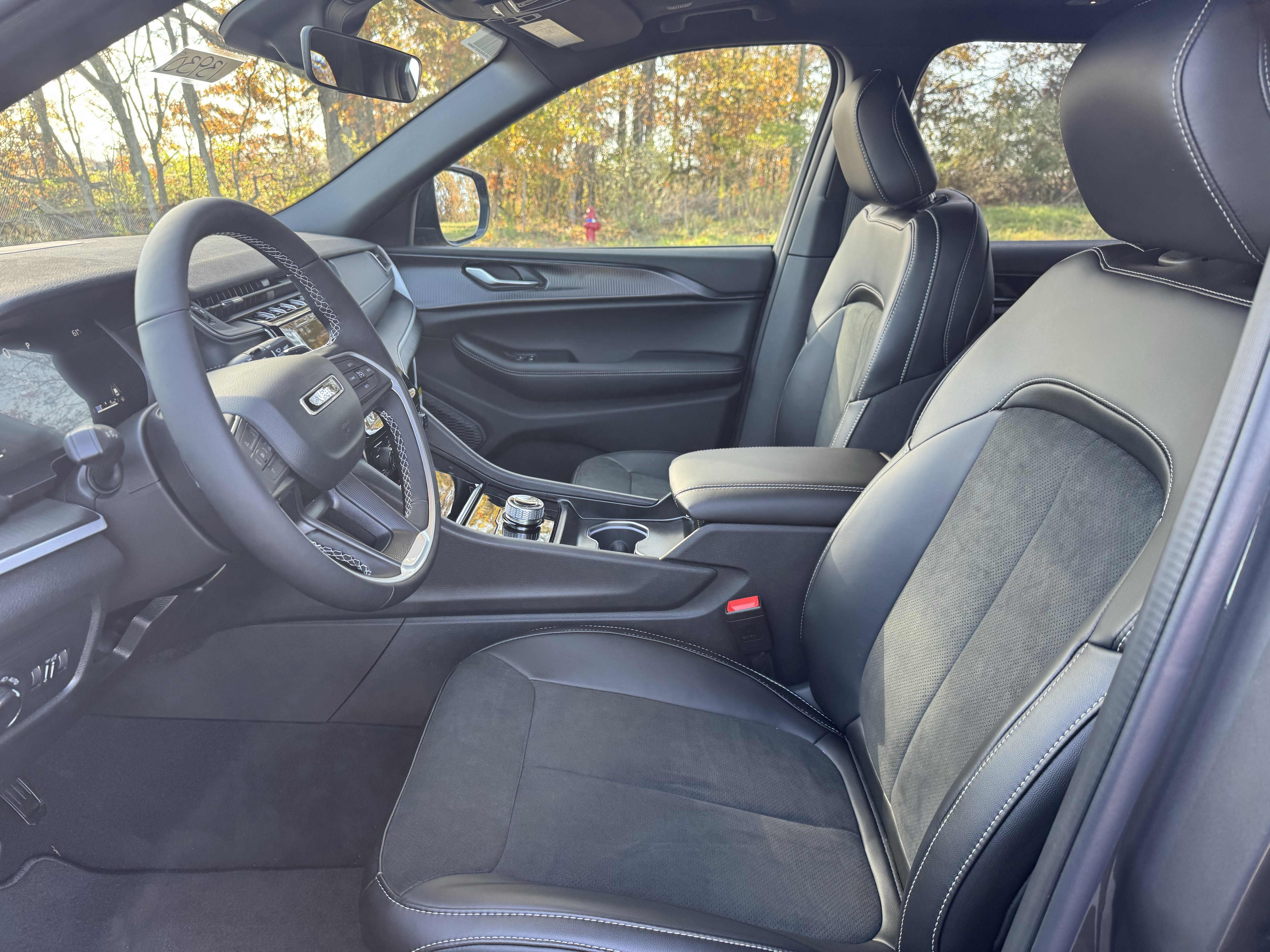 New 2025 Jeep Grand Cherokee L Altitude image 12