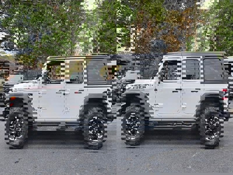 Used 2024 Jeep Wrangler Unlimited Rubicon w/ Technology Group image 5