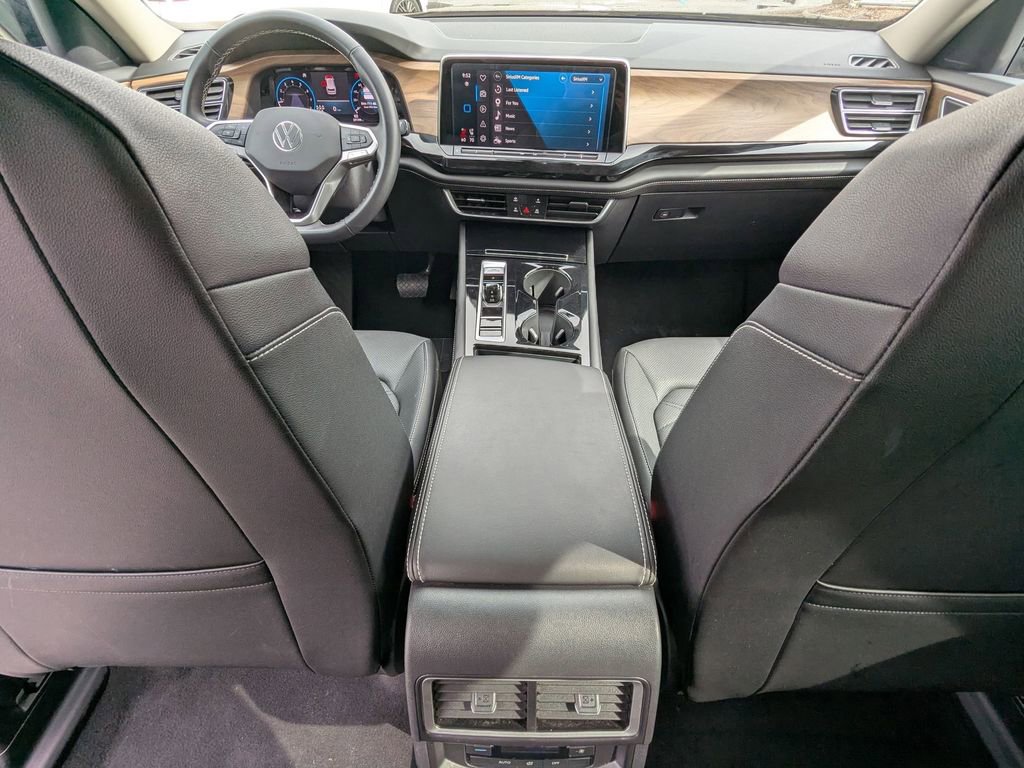 Used 2025 Volkswagen Atlas SE image 27