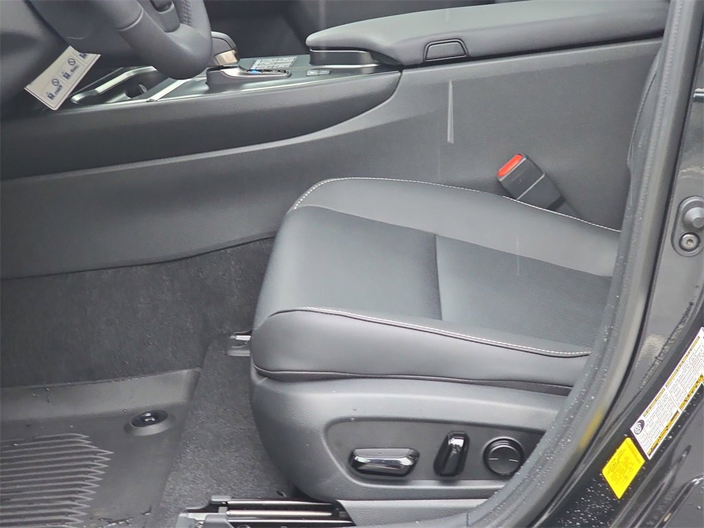 New 2026 Lexus UX 300h AWD image 29