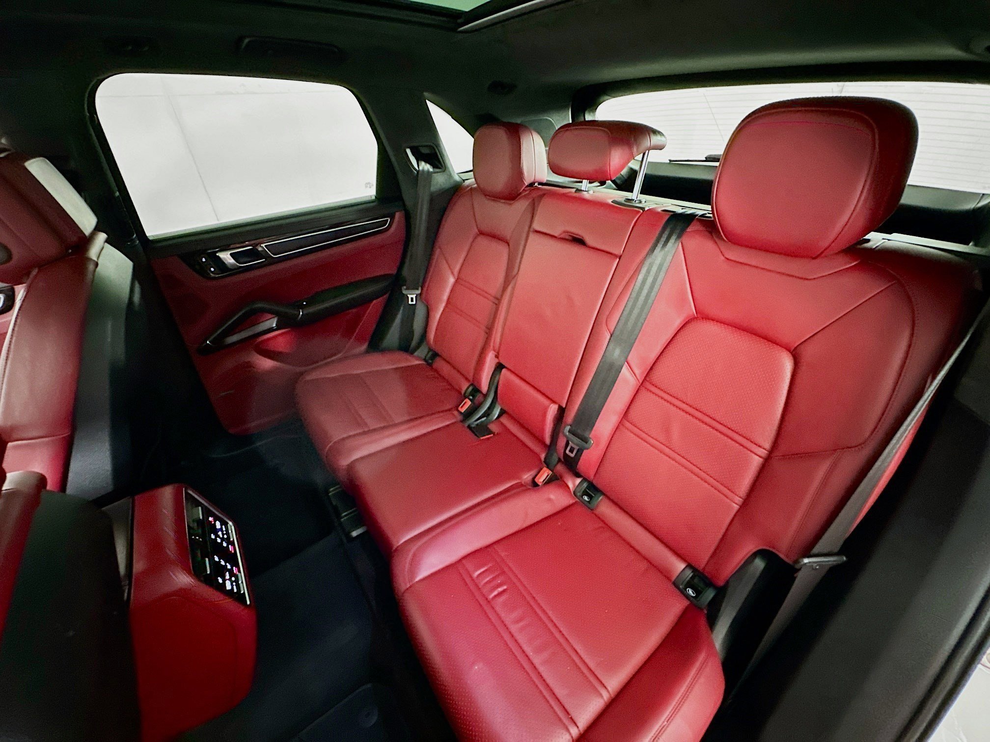 Used 2022 Porsche Cayenne GTS w/ Premium Package Plus AWD/4WD image 24