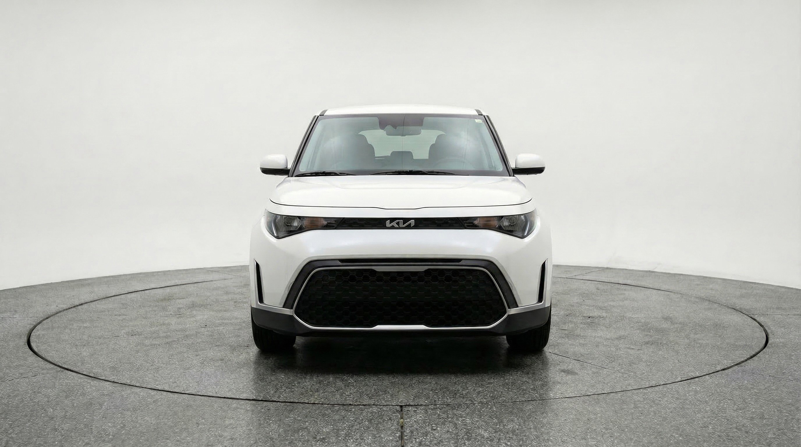 Used 2025 Kia Soul LX w/ LX Technology Package FWD image 2