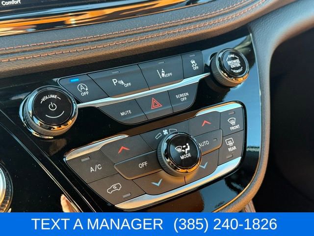 New 2026 Chrysler Pacifica Pinnacle image 4