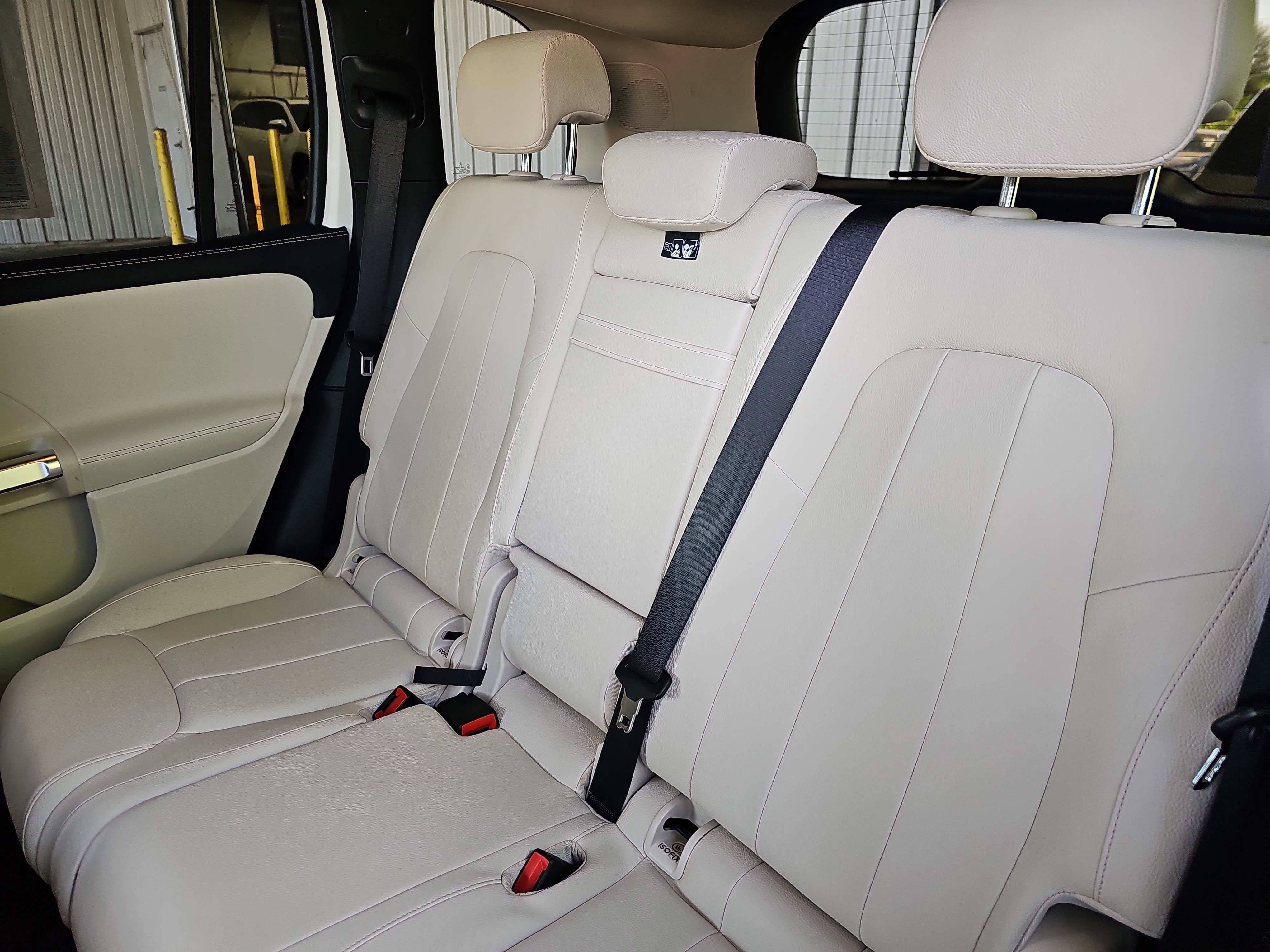 Used 2022 Mercedes-Benz GLB 250 image 16