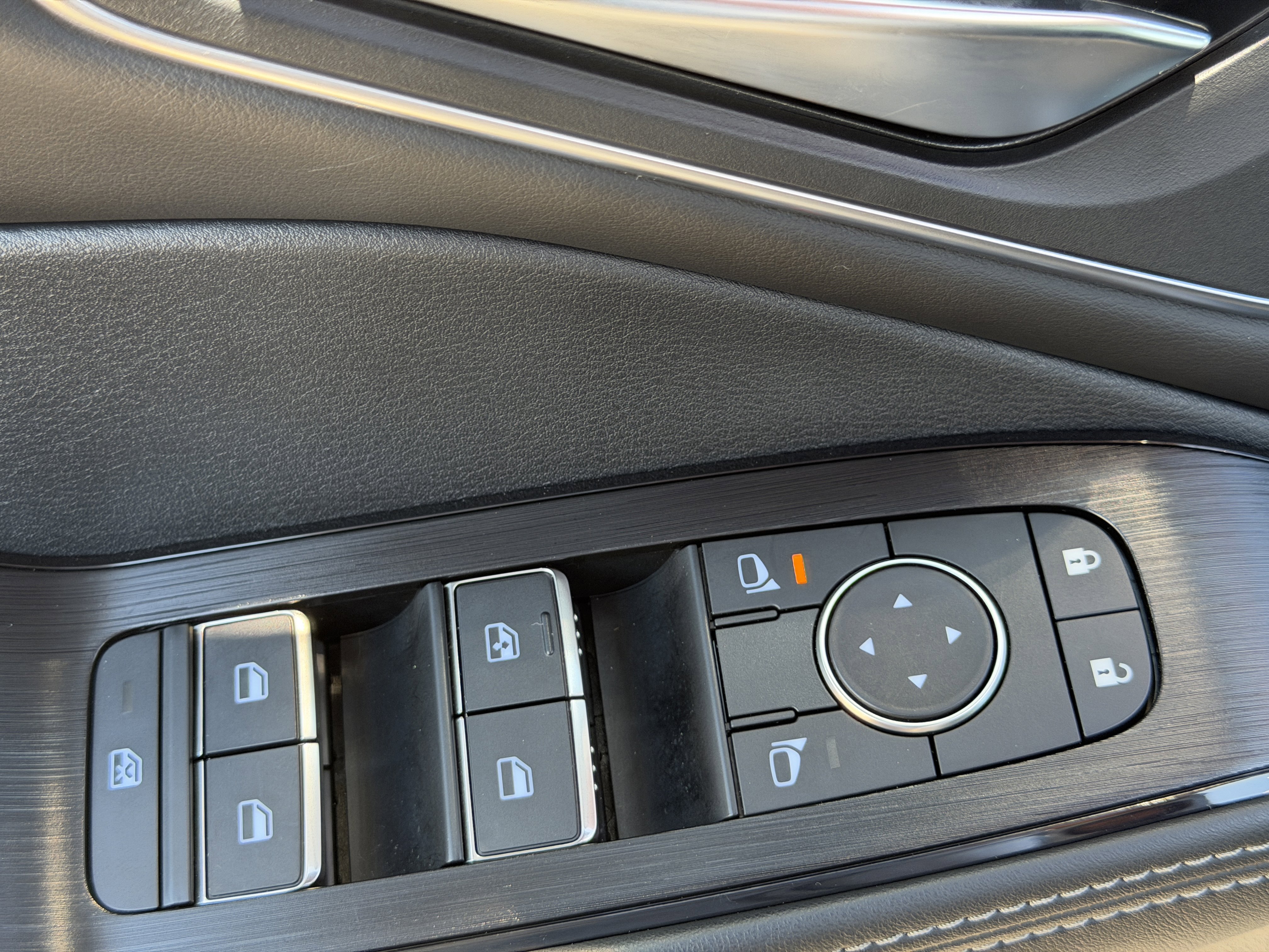 Used 2024 Nissan Rogue Platinum w/ Platinum Premium Package image 19