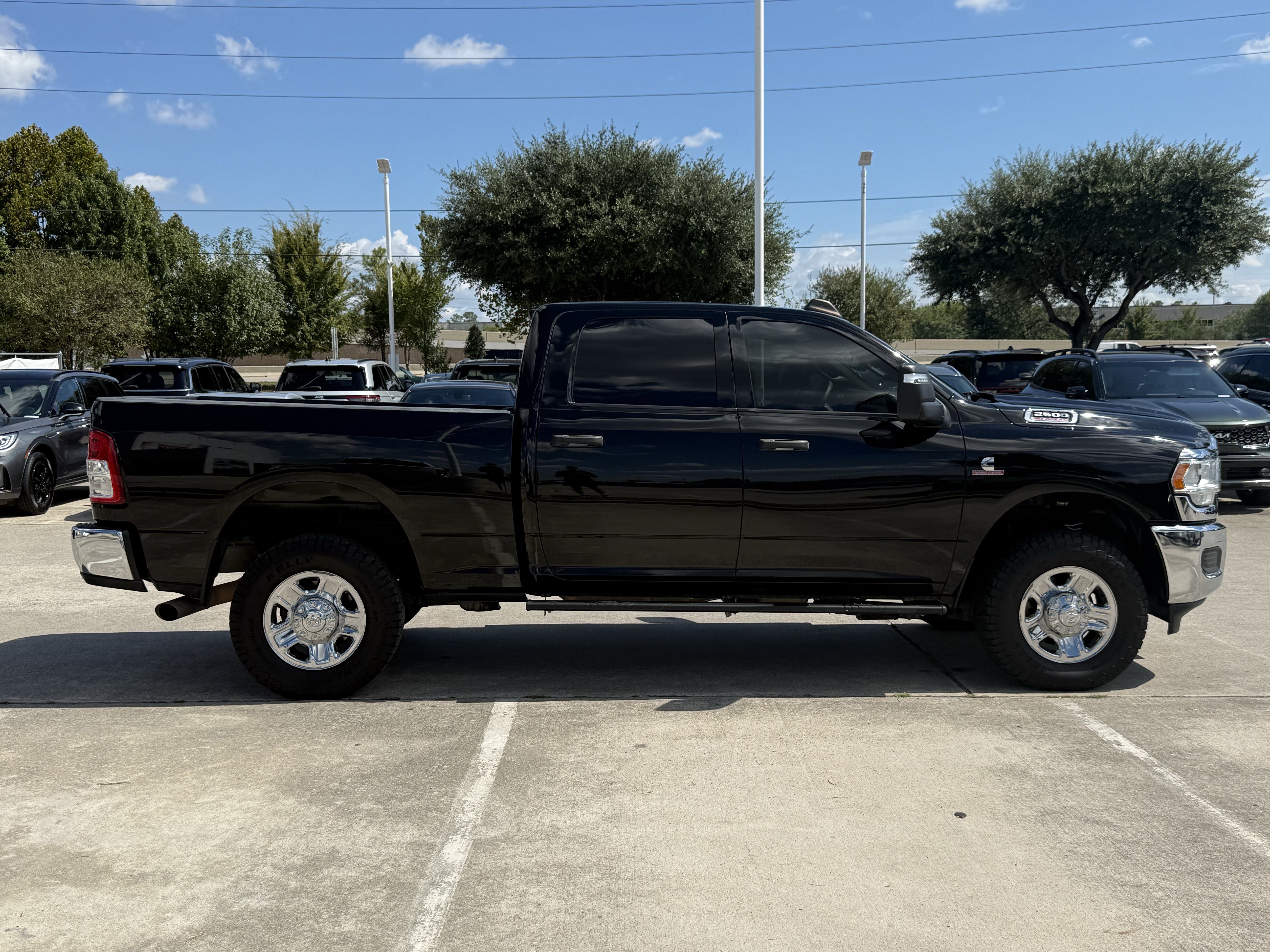 Used 2024 RAM 2500 Tradesman w/ Chrome Appearance Group AWD/4WD image 3