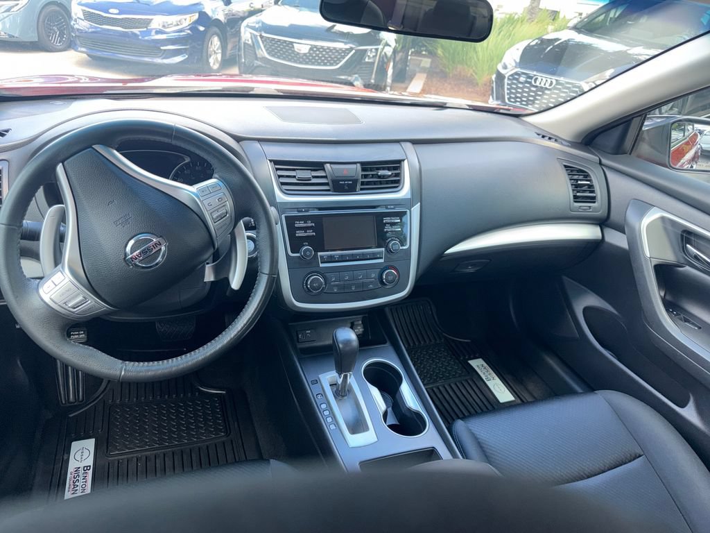 Used 2017 Nissan Altima 2.5 SR w/ Midnight Edition Package FWD image 12